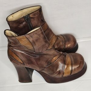 Rare Vintage 1970s INTRUDER Leather Platform Boots–Two-Tone Patchwork Block Heel